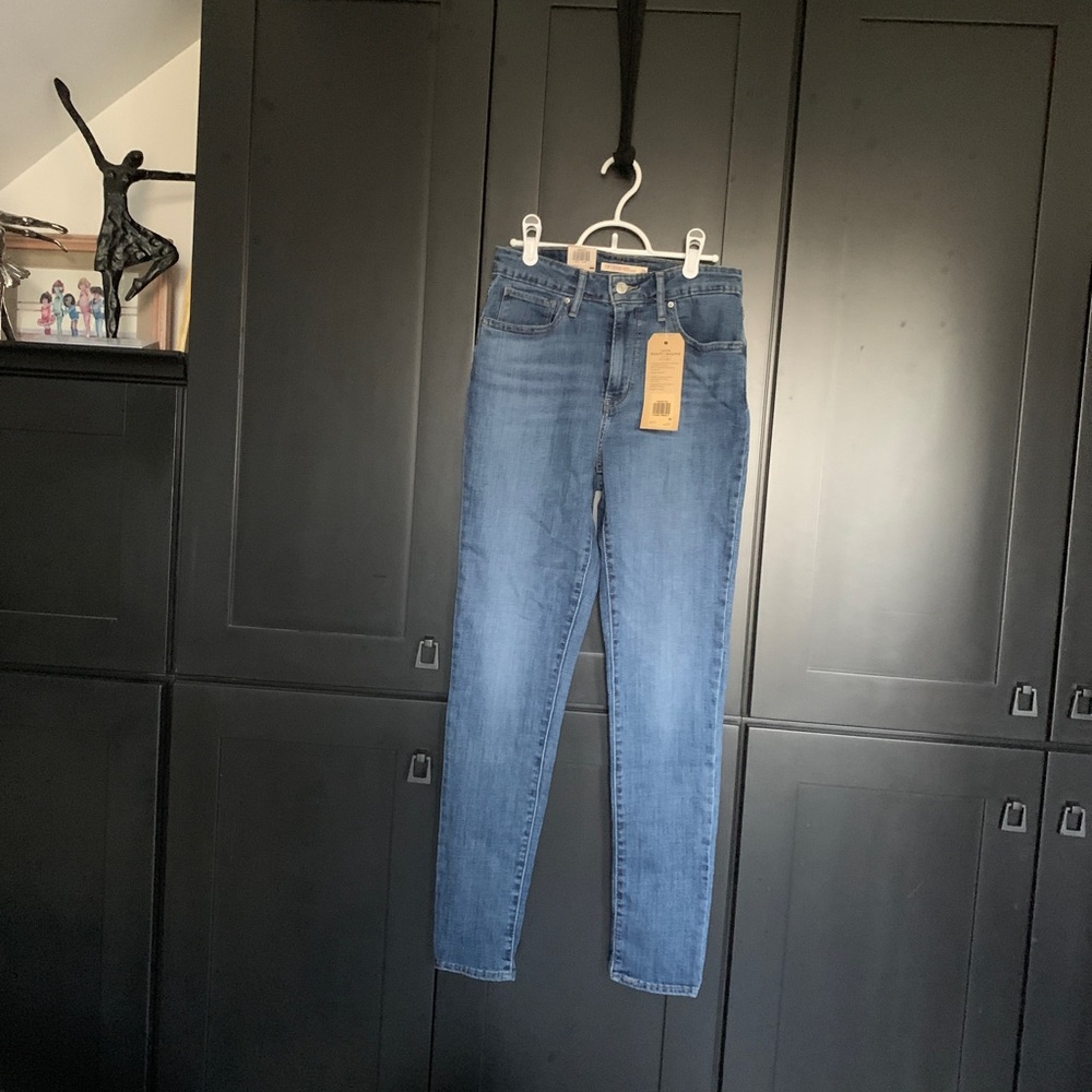 Levi’s 721 Sculpt Skinny Jeans.
